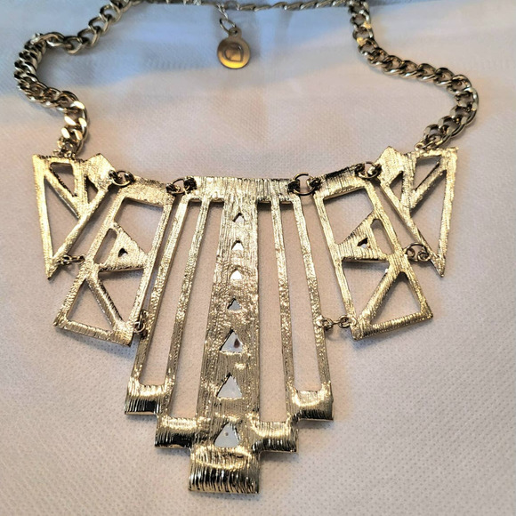 7 Charming Sisters Statement Necklace Gold-Tone Crystal - Picture 10 of 11